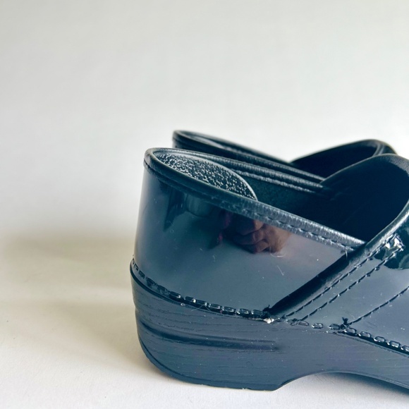 Dansko Black Patent Leather Clogs size EUR 38, US 7.5 - Picture 15 of 16